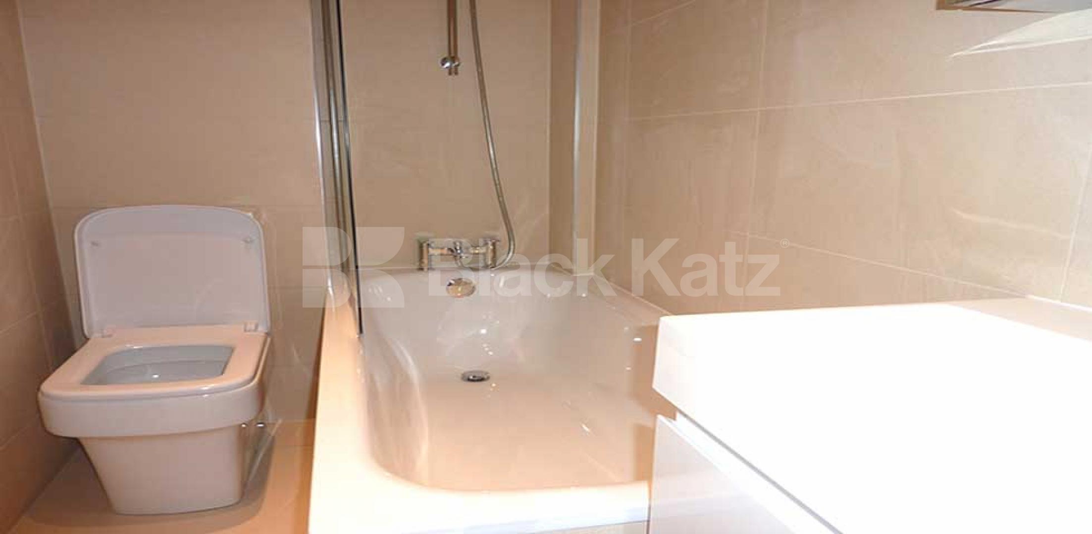 			4 BED/ 2BATH! , 4 Bedroom, 1 bath, 1 reception Flat			 Chepstow Road, BAYSWATER 